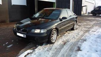 2004 Volvo S60 Images