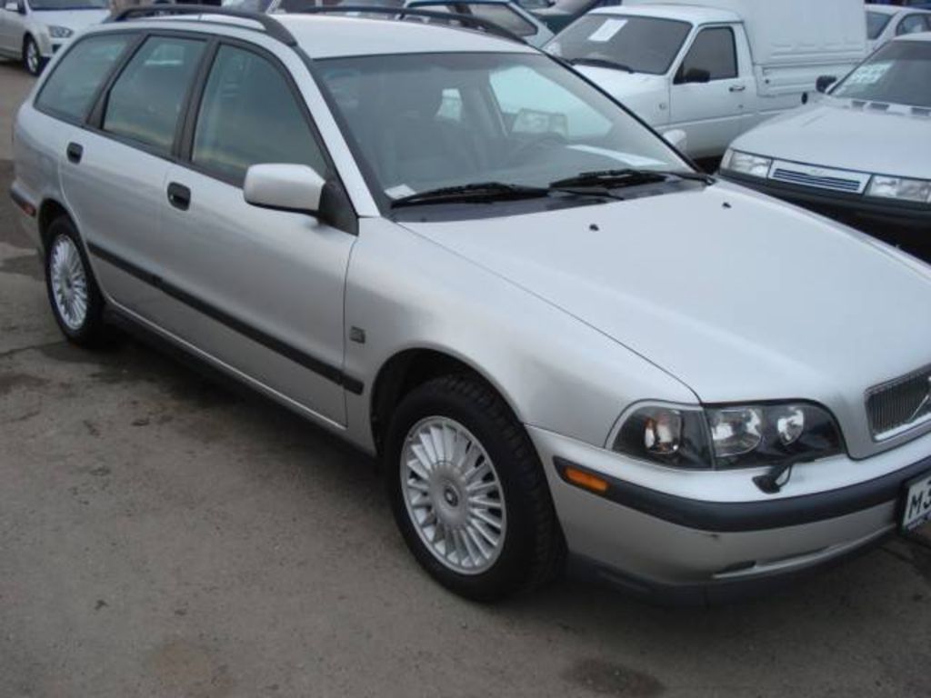 2000 Volvo V40