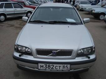 2000 Volvo V40 Photos