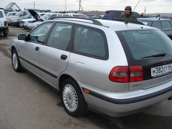2000 Volvo V40 Images