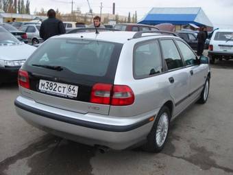 2000 Volvo V40 Photos