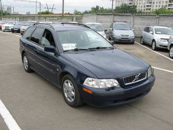 2004 Volvo V40 Pictures
