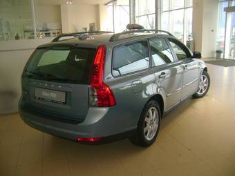 2009 Volvo V50 Photos