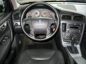 2004 Volvo V70 Images