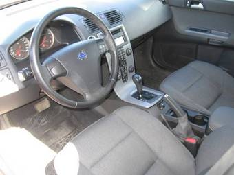 2005 Volvo V70 Pictures