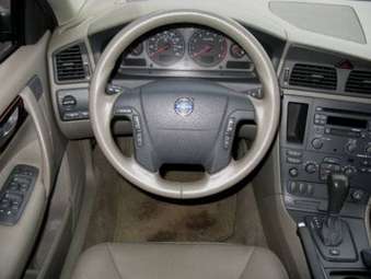 2003 Volvo XC70 Images