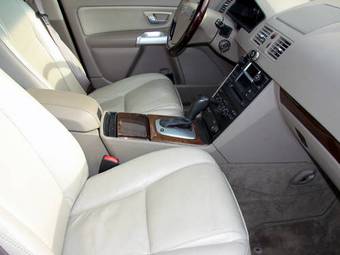 2005 Volvo XC90 Images