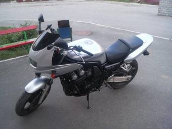 1997 Yamaha FZ Pictures