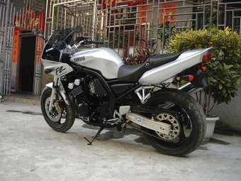 1998 Yamaha FZ Photos