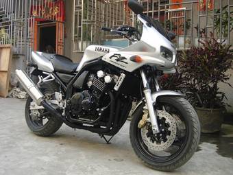 1998 Yamaha FZ Pictures