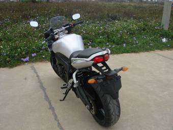 2005 Yamaha FZ Pictures