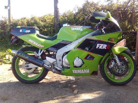 1992 Yamaha FZR400