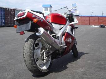 1994 Yamaha FZR400RR Pictures