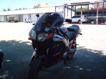 1995 Yamaha FZR400RR Pictures