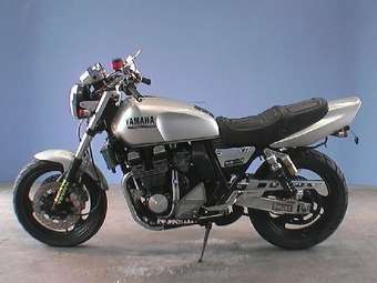 1995 Yamaha XJR400 Pictures