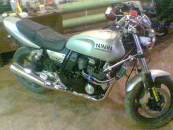 1995 Yamaha XJR400 Photos
