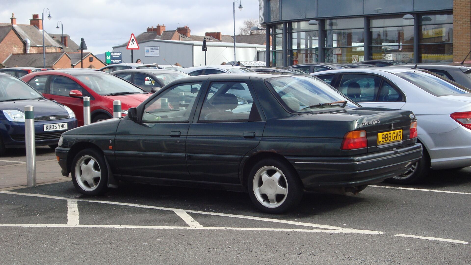 Ford Escort VI (GAL) 1.6 i 16V (88 Hp) 1994 1995 Specs