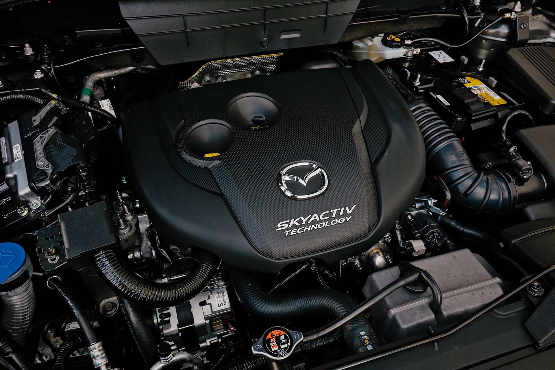 Двигатель мазда сх 5 2.5. Двигатель Мазда cx5 2.5. Двигатель Мазда СХ 5. Mazda CX-5 двигатель 2.0. Двигатель Мазда сх5 2 л.