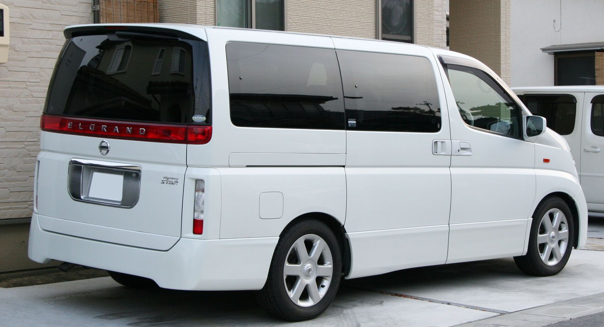 Nissan elgrand характеристики