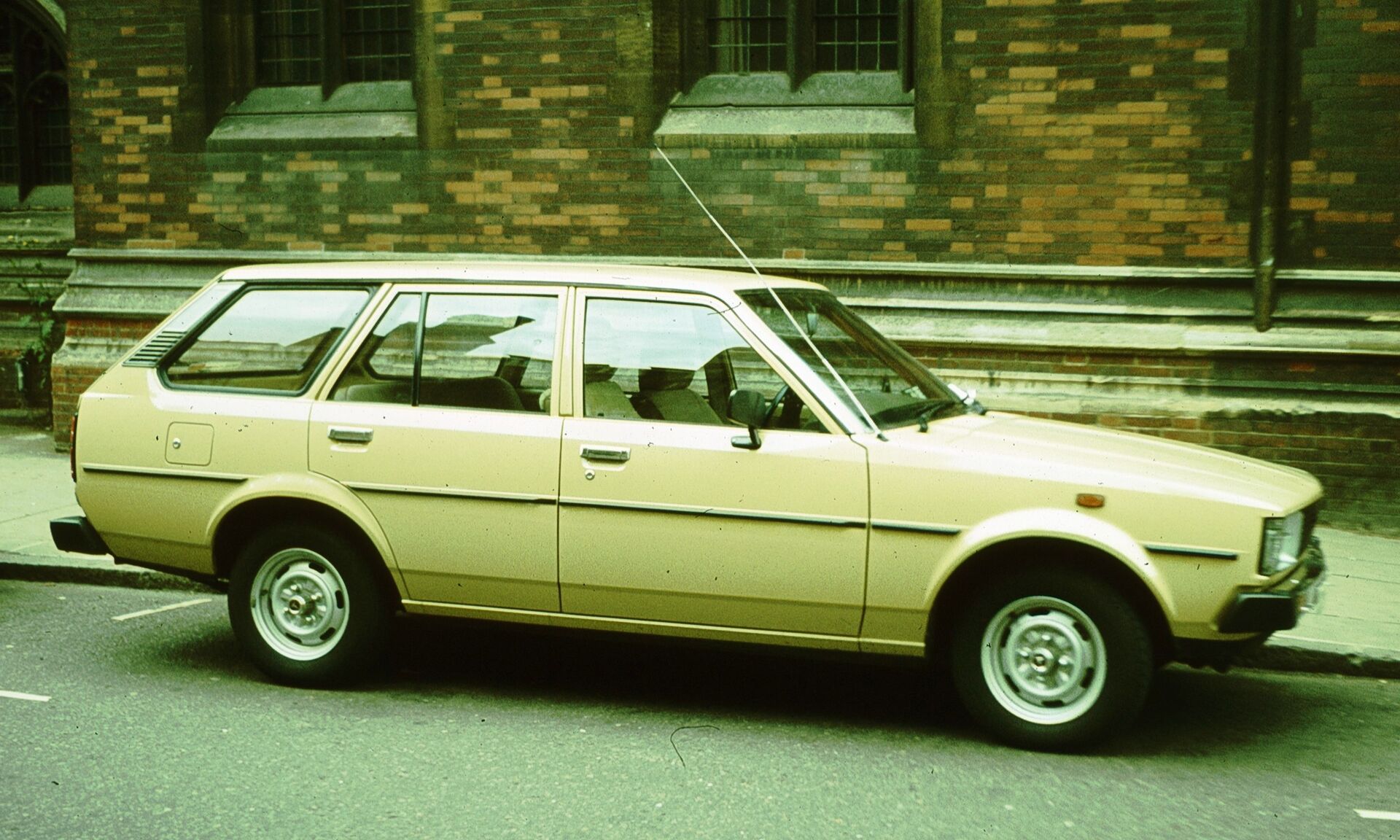 Toyota Corolla Wagon IV (E70) 1979 1987 Specs and Technical Data