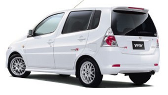 2001 Daihatsu YRV