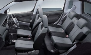 2001 Daihatsu YRV