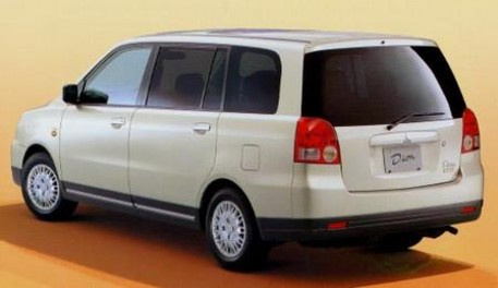 2002 Mitsubishi Dion