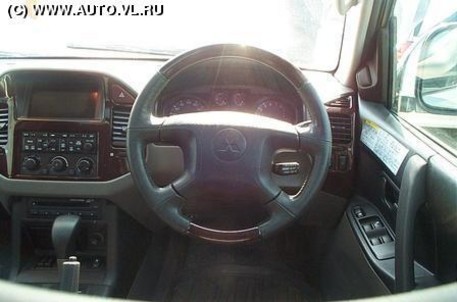 2000 Mitsubishi Pajero