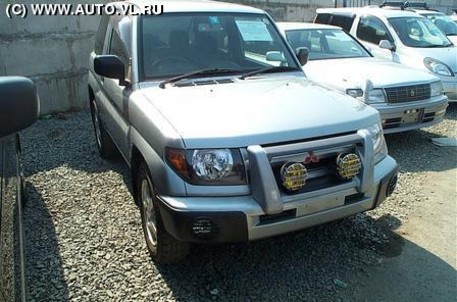 2002 Mitsubishi Pajero Io