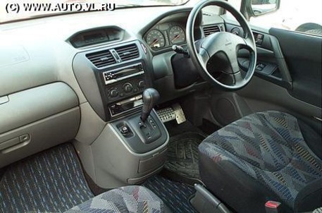 2000 Mitsubishi RVR