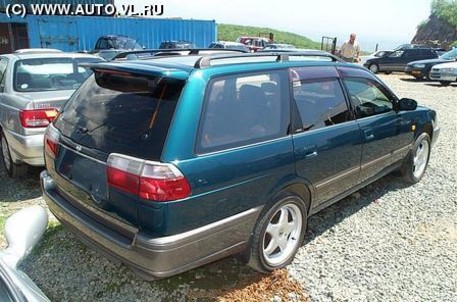 1990 Nissan Avenir