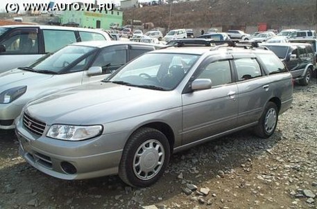 2002 Nissan Avenir