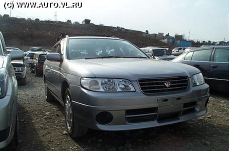 2001 Nissan Avenir