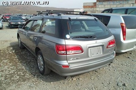 2001 Nissan Avenir