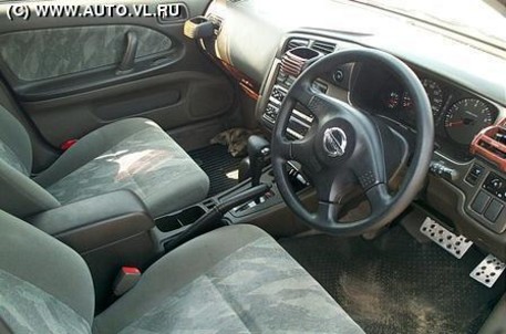 2001 Nissan Avenir