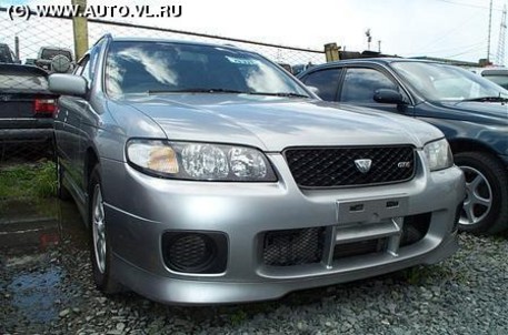 2002 Nissan Avenir