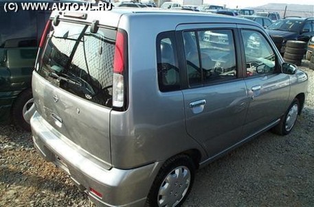 2000 Nissan Cube