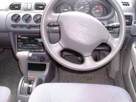 1999 Nissan March Box