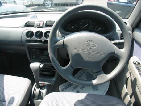 1999 Nissan March Box
