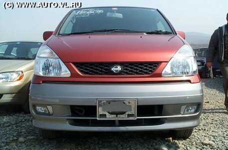 2002 Nissan Serena