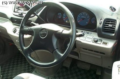 2000 Nissan Serena