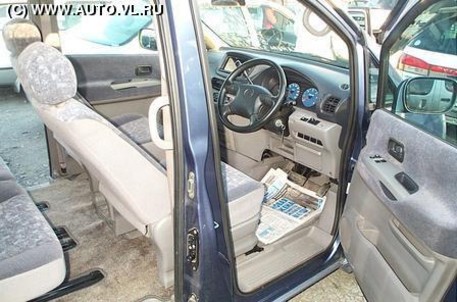 2000 Nissan Serena