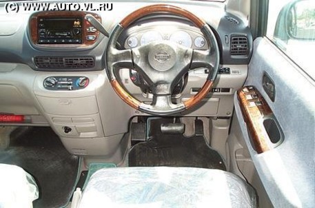 2000 Nissan Serena