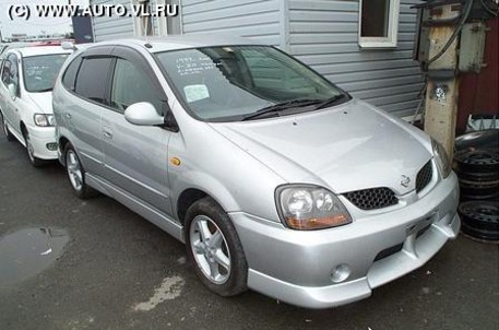2002 Nissan Tino