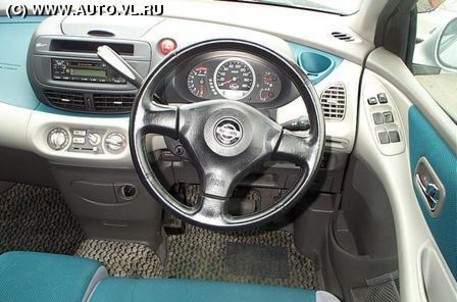 2002 Nissan Tino