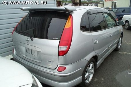 2002 Nissan Tino