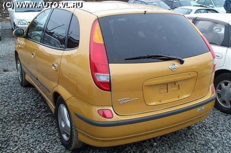 2002 Nissan Tino