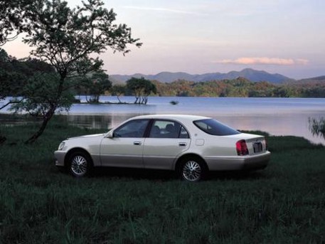 2001 Toyota Crown Majesta