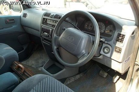 2000 Toyota Granvia