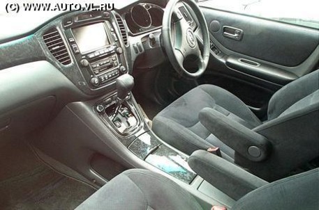 2000 Toyota Kluger V